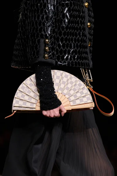 Look 94